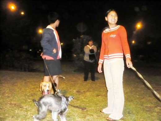 con su amigo el Schnauzer Kohji